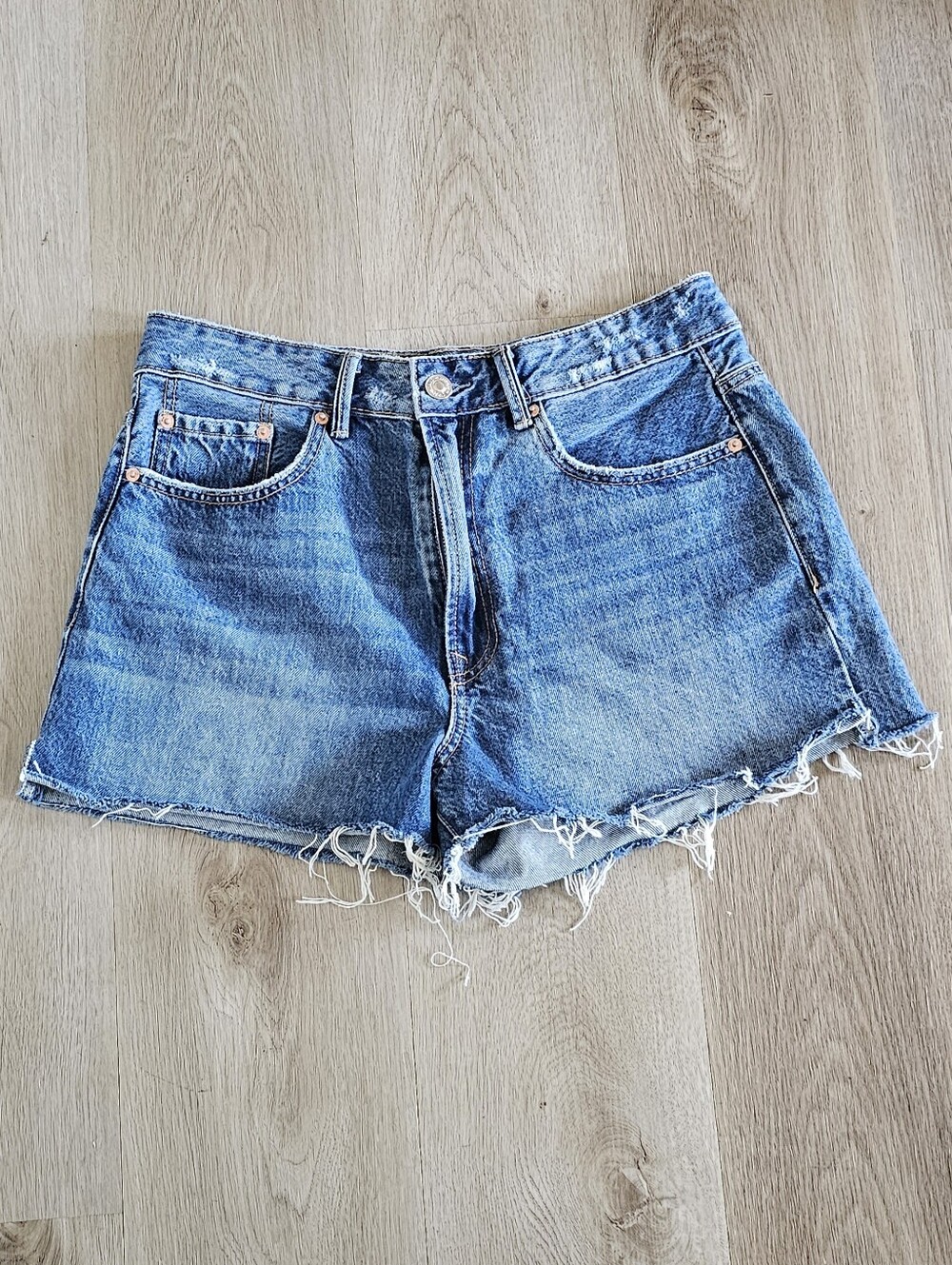 Stradivarius Vintage High Waist Raw Hem Denim Shorts Size 8